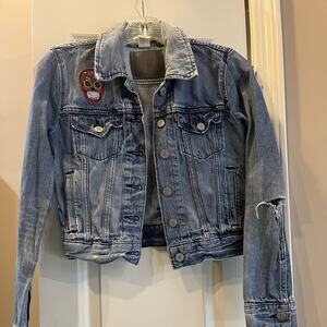 Levi distressed denim jacket w/ Méxican sugar skull/day of the dead patch -XS